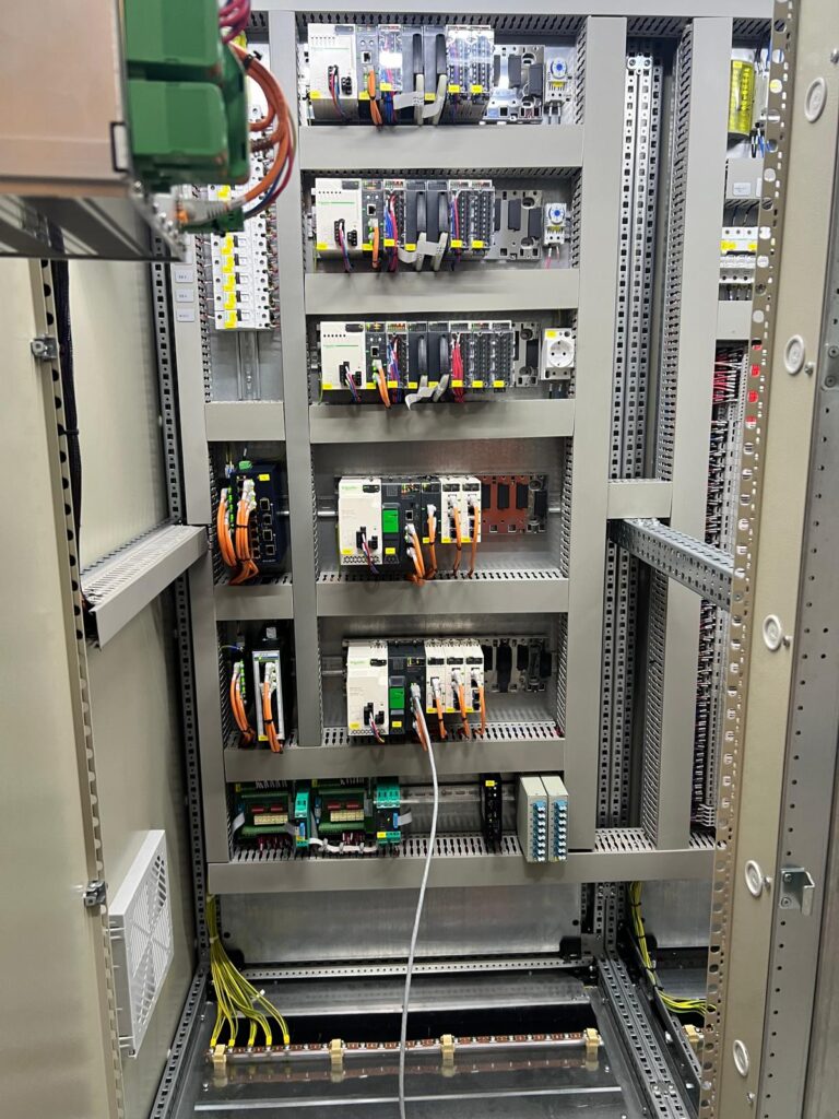 Redundant PLC Nedir? Endüstriyel Otomasyonda Yedekli Sistemlerin Önemi